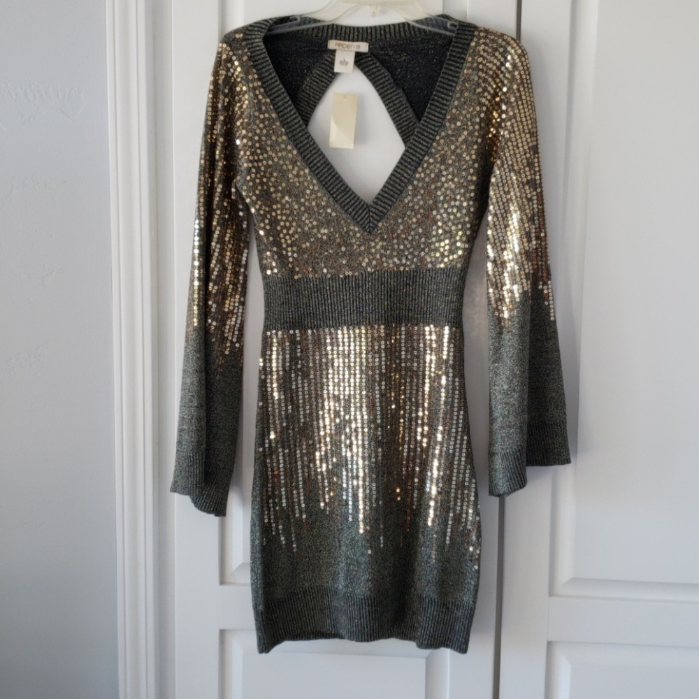 NWT Going out Gold  Sequin dress